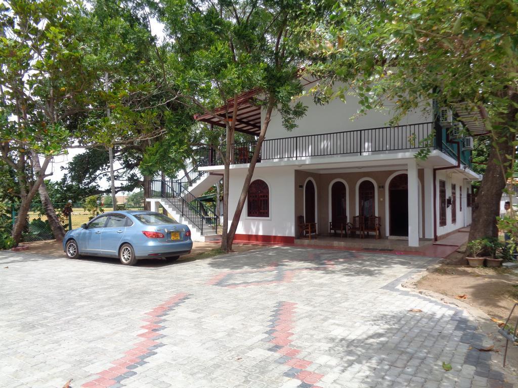 Man Guest Polonnaruwa Hotel Luaran gambar