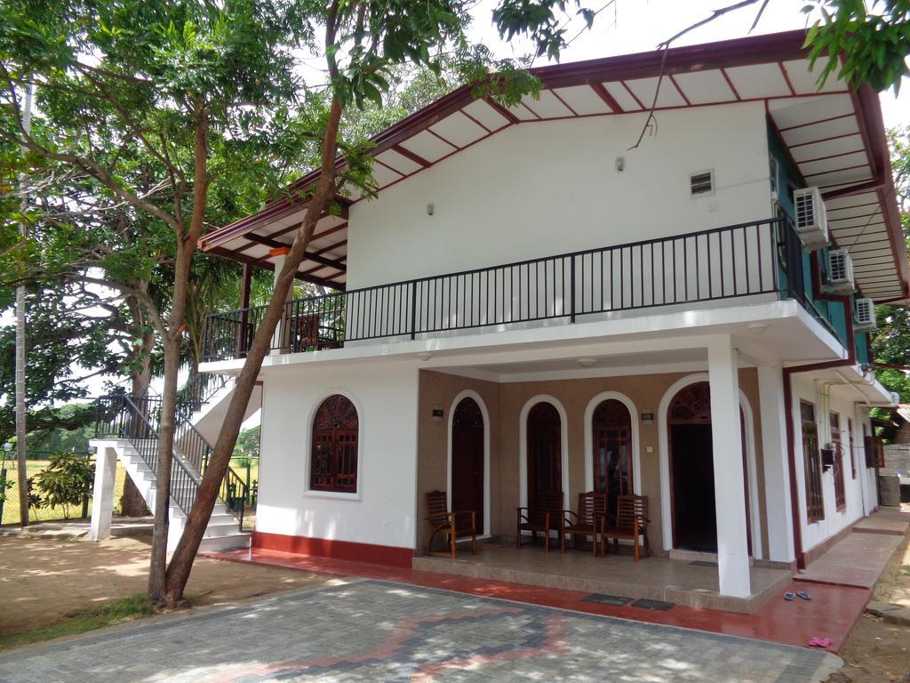 Man Guest Polonnaruwa Hotel Luaran gambar