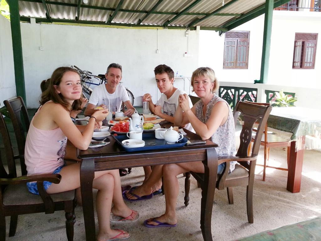 Man Guest Polonnaruwa Hotel Luaran gambar